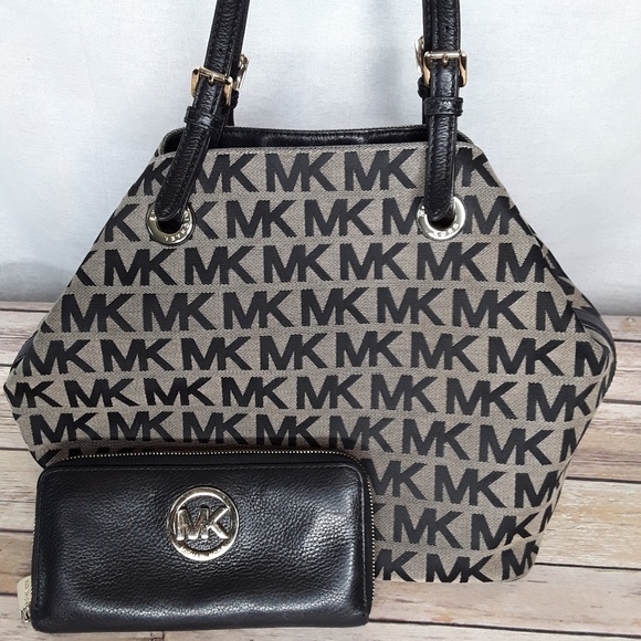 Michael Kors Handbags - Michael Kors MK Signature Tote & Wallet Bundle